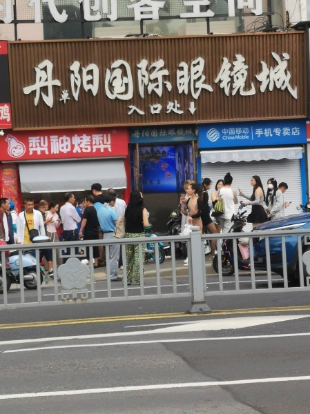 本来想去天宝舞厅旁边的店做洗个